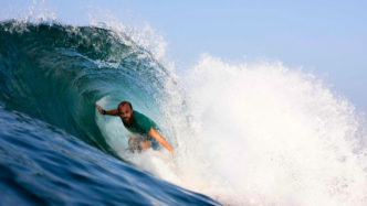 ben-howey-surfing-longboard